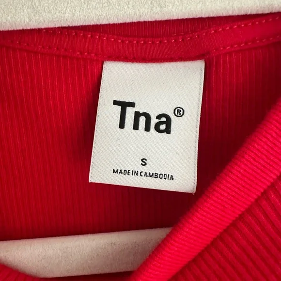 TNA Red Ribbed Cropped Tee - Picture 3 of 4